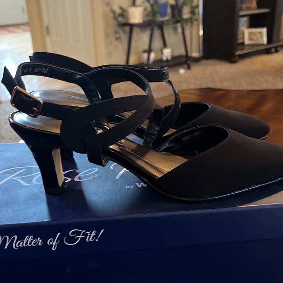 (#133) NWT ladies black heels by Rose Petals/Walking Cradles. Size 6 1/2 medium - Picture 7 of 11